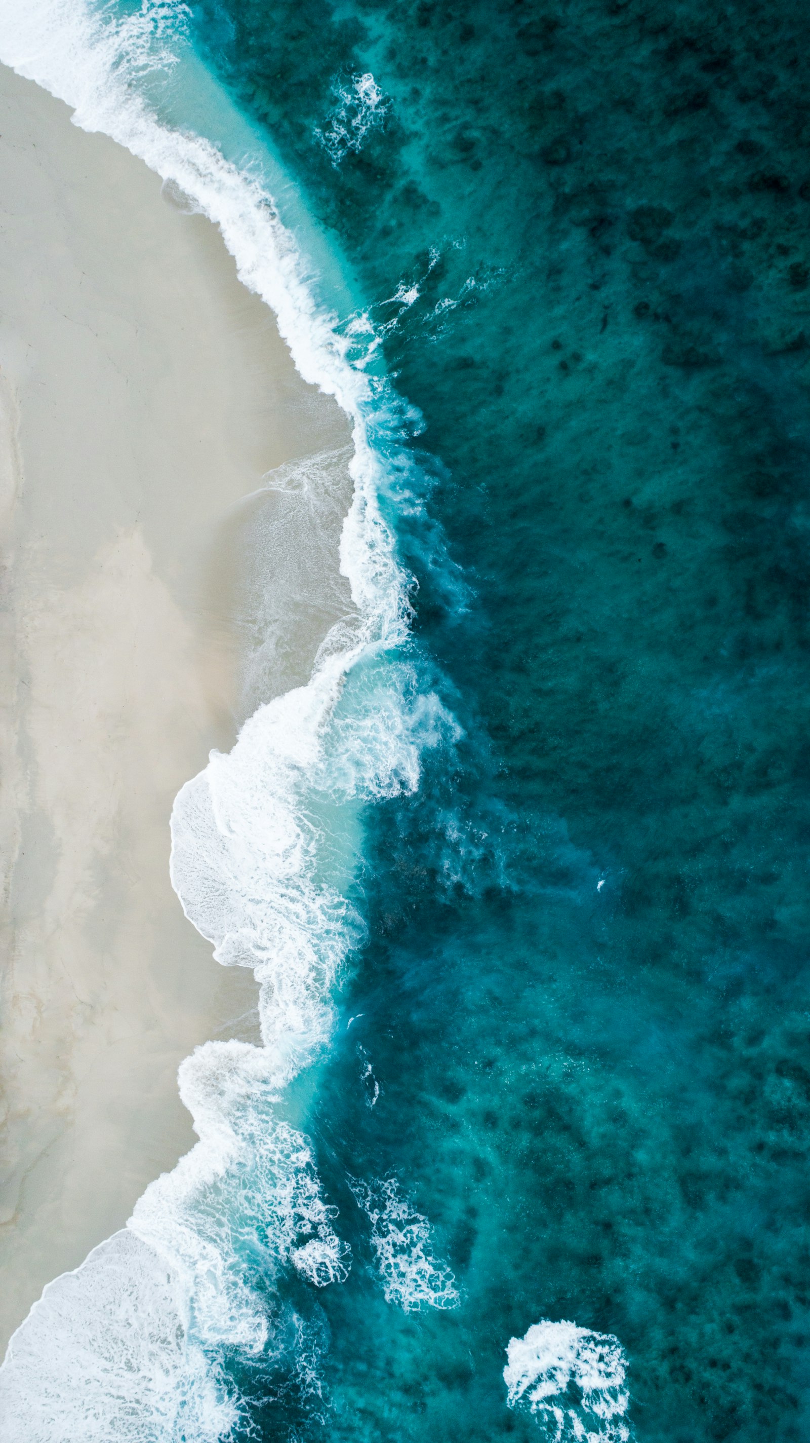 海の波